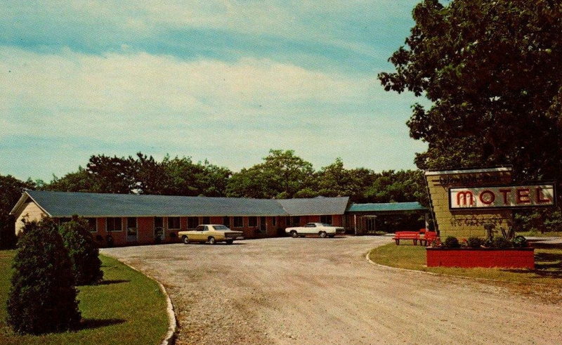 Wa-Wa-Jam Motel (Wawatam Motel, Wa-Wa-Tam Motel) - Vintage Postcard (newer photo)